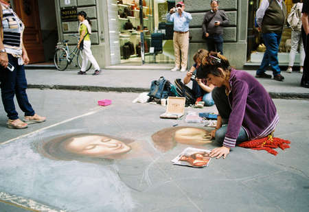 A woman is drawing with chalks on the street of Florenceのeditorial素材