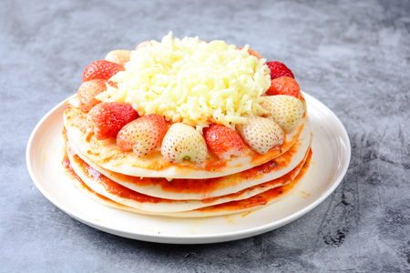 pizza with strawberry and cheeses, sweet pizza, layer cake pizza pn white backgroundの写真素材