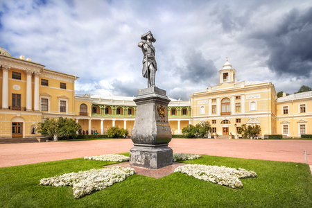Monument to Emperor Paul on a pedestal in front of the Palace in Pavlovsk on a sunny dayのeditorial素材