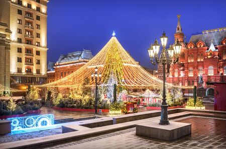 Big New Year tree on Manezhnaya Square in Moscow near the Historical Museum on a winter night. Caption: History Museumのeditorial素材