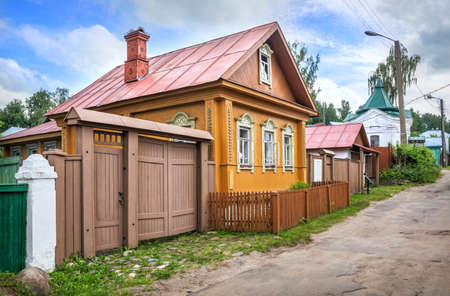 The old wooden House of the Maklashins on Nikolskaya Street in Plyos on a summer sunny day. Inscription: House of Maklashinsのeditorial素材