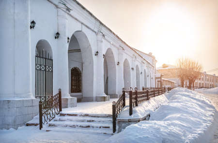 Arches of the Shopping arcade in Murom in the light of a snowy sunny winter eveningの写真素材