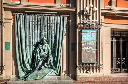 Sculpture to Vakhtangov at the Arbat Theater in Moscow on a summer morningのeditorial素材