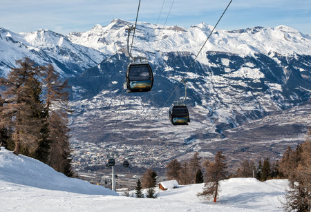 VEYSONNAZ, SWITZERLAND - FEBRUARY 04, 2010: The cable car to the picturesque background of snow-capped peaksのeditorial素材