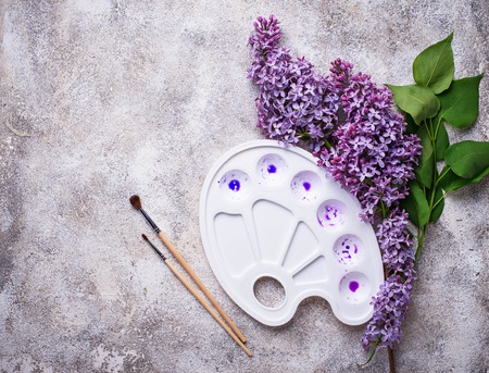 Lilac and artists palette with violet paintの写真素材