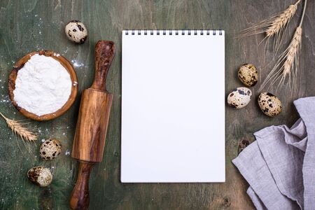 Baking concept with rolling pin on green wooden backgroundの写真素材