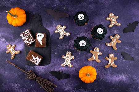 Set of scary Halloween dessertsの写真素材