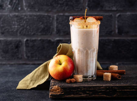 Autumn spiced apple pie smoothieの写真素材