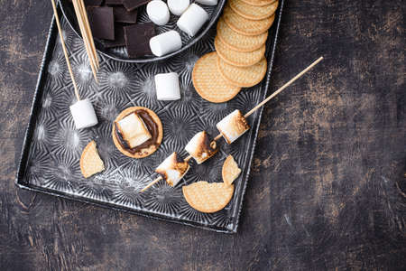 Smores with marshmallow, chocolate and crackersの写真素材