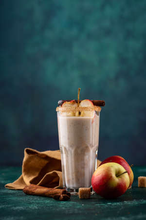 Autumn spiced apple pie smoothieの写真素材