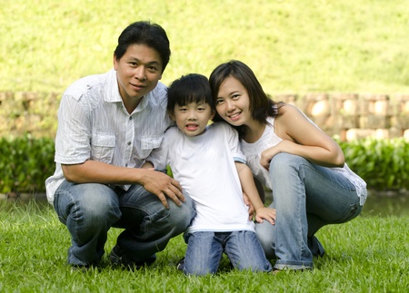 asian family with green background
の写真素材