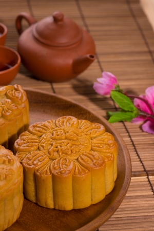 Mooncake and tea,Chinese mid autumn festival food.

の写真素材