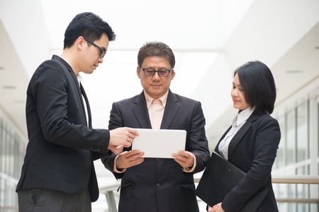 asian business meeting with ceo using tablet
の写真素材