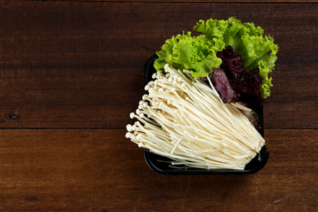 enoki mushroom on plate



の写真素材