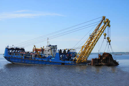 industrial ship crane removed the old sunken ship from the riverのeditorial素材