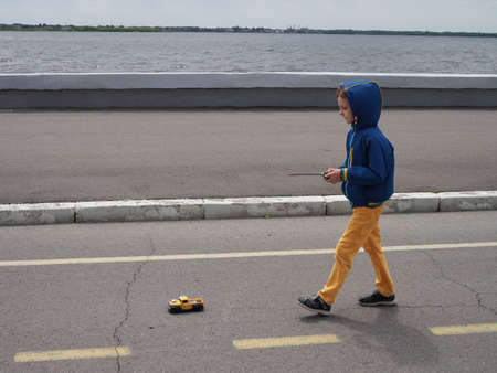 A child play with the radio control car outdoor.のeditorial素材