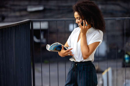 business young girl talking on the phoneの写真素材