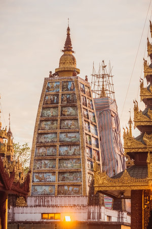 BAGAN, MYANMAR - JANUARY 21: 2019 Sunrise shooting in old cityのeditorial素材
