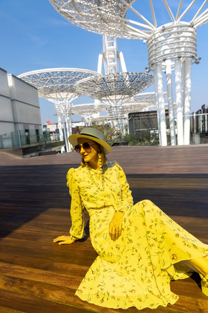 Woman travel blogger takes pictures for social networksの写真素材