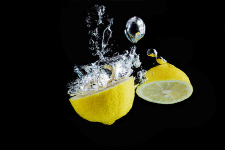Lemon into the water moments