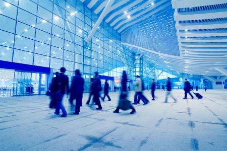 passengers motion blur in shenzhen train station waiting hallのeditorial素材