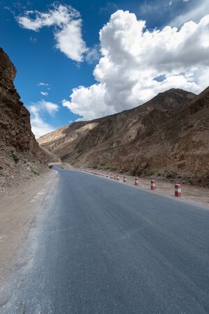 empty road in tibet plateauの写真素材