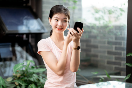 Asian girls make up in the courtyardの写真素材