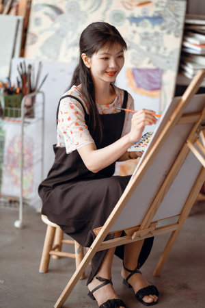 The girl is drawing in the studioの写真素材