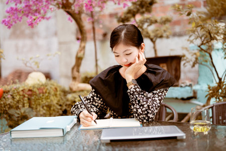 Asian girls work at homeの写真素材