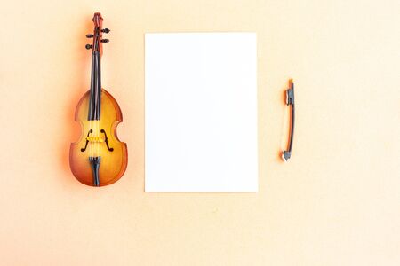 Toy double bass and white mockup blank on pink background, top view, copy space for the textの写真素材