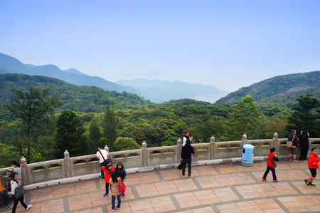 Tourists walk alongside the Big Buddha panorama pointのeditorial素材