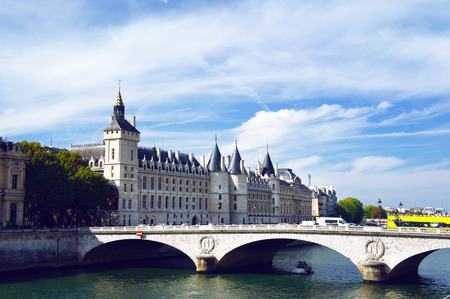 Pont au Change and Conciergerie, former prison in Parisのeditorial素材