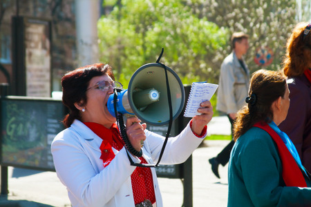 VOLGOGRAD, RUSSIA - MAY 1, 2011: Demonstrator with a megaphone in the May day demonstration in Volgogradのeditorial素材