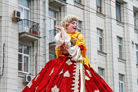 Moscow, Russia - September 05, 2015: Woman dressed in clothes of 18th century and in the wig on City Day on Tverskaya Street in Moscowのeditorial素材