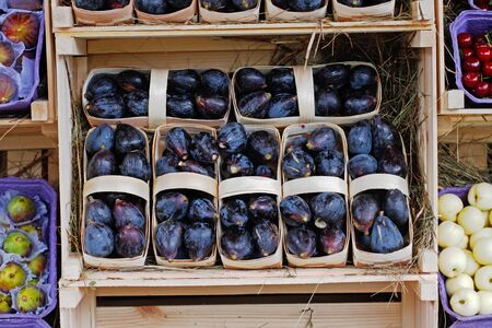 Figs in wooden baskets of veneer in the marketの写真素材