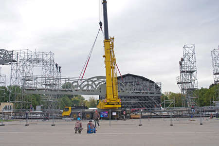 Moscow, Russia - September 23, 2012: Preparatory work for the Moscow international festival "Circle of light" in Gorky Park in Moscowのeditorial素材