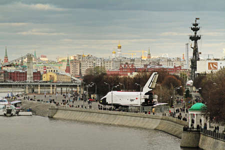 Moscow, Russia - October 26, 2013: Copy of the Soviet space shuttle Buran in the park Gorkogo in Moscow. View of Gorky Park and the city from the Pushkin Bridgeのeditorial素材