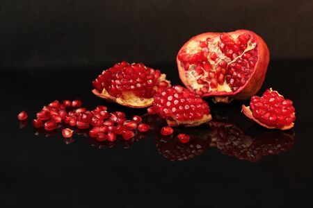 diet food fresh fruit healthy juicy natural organic pomegranate pomegranate vegetarian vitaminsの写真素材