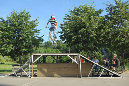 Teenagers execute bicycle tricks in a park. Ivano Frankivsk, Ukraine, June 27, 2008.のeditorial素材