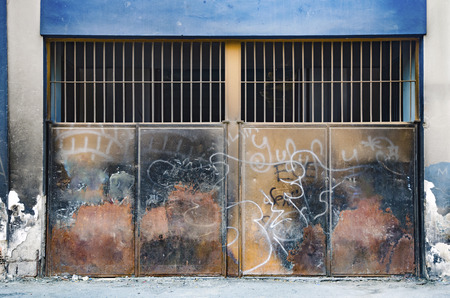 Rusty metal, iron rod metal plate used for security purposes. Backgroundのeditorial素材