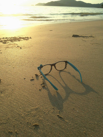 Spectacle on the sandy beach with its shadows
