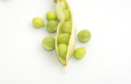 green peas on white backgroundの写真素材