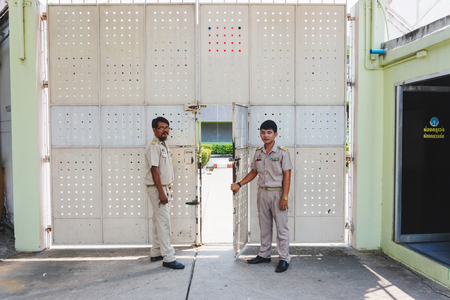 Nakhonsawan Thailand, 5 Apirl 2017: prison guard warden in uniform. Standing and  opening the dept of corrections Juvenile Detention center's gate.のeditorial素材