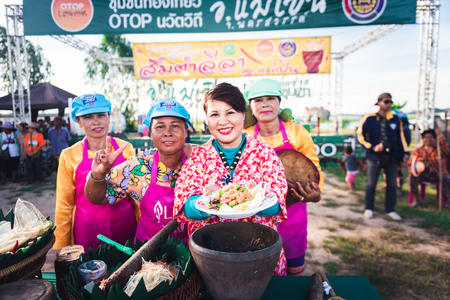 Nakhonsawan,Thailand â September 21 2018 : people having papaya salad contest, having fun and delicious at OTOP Promotion contestのeditorial素材