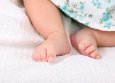 the feet of a baby on a pink blanketの写真素材