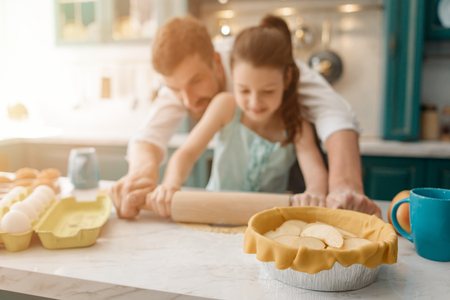 Daughter and dad bakingの写真素材