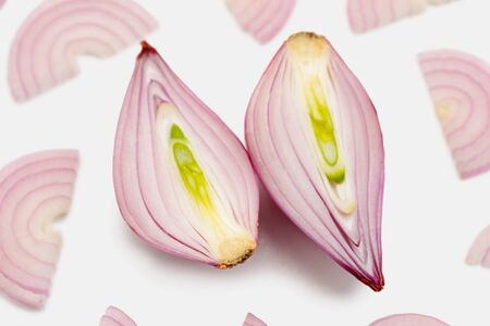 Halved shallot onion and half moon slicesの写真素材