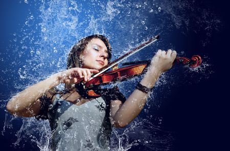 Musician playing violin under waterの写真素材