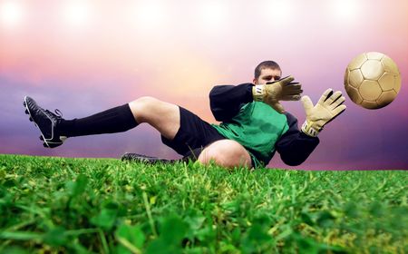 Jump of football goalman on the outdoor fieldの写真素材 [40008114777] - イメージマート