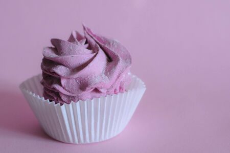 Homemade marshmallow berry zephyr on pink background in paper basketの写真素材